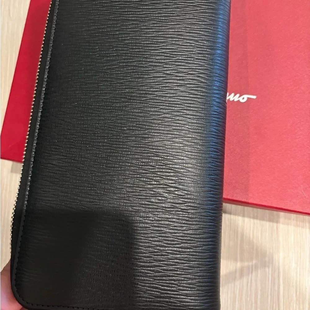 Brand new Salvatore Ferragamo Black Leather Wallet mens / women's wallet